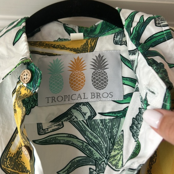 Men’s short sleeve button down with tequila lime shot glasses - Picture 4 of 5